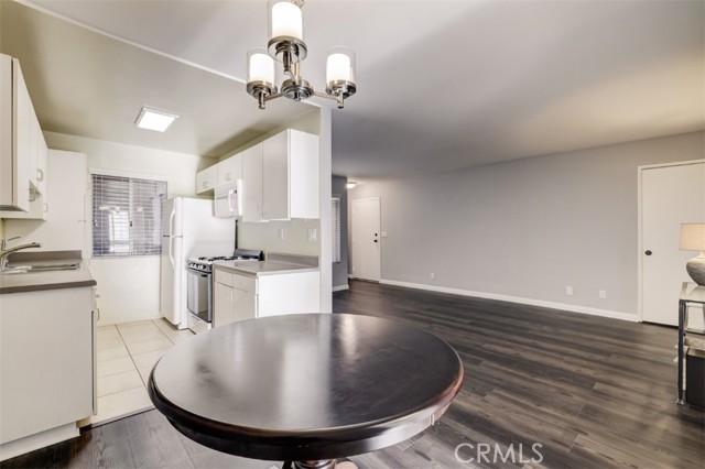 9920 Jordan Avenue, Chatsworth CA: https://media.crmls.org/medias/1d6ad427-e189-49b9-88be-befffc6c914a.jpg