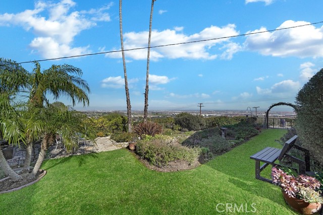 Rear yard overlooking Miraleste Park trails below