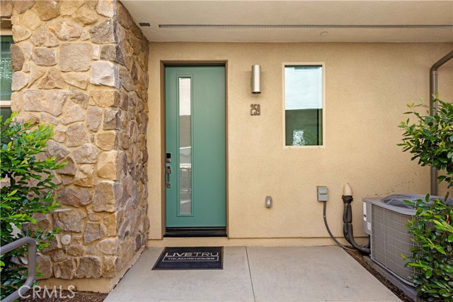 Detail Gallery Image 2 of 41 For 259 Pin Ln, Covina,  CA 91722 - 3 Beds | 3 Baths