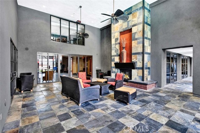 1801 E Katella Avenue, Anaheim CA: https://media.crmls.org/medias/1d6b8516-b379-4e12-b5e0-96cd15301b31.jpg