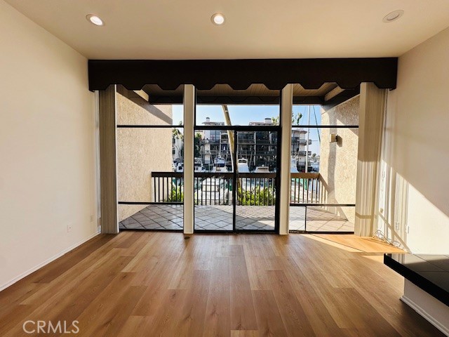 Detail Gallery Image 16 of 31 For 6229 Nw Marina Pacifica Dr, Long Beach,  CA 90803 - 2 Beds | 2/1 Baths