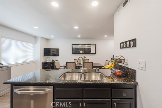 Detail Gallery Image 15 of 56 For 1016 Palo Verde, Long Beach,  CA 90815 - 2 Beds | 2/1 Baths