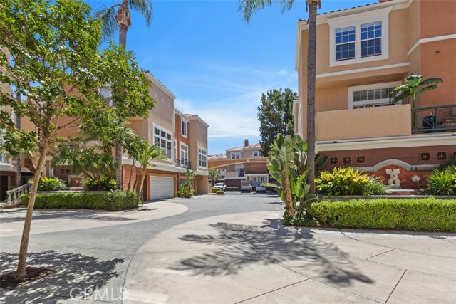 10 Palmieri Aisle, Irvine CA: https://media.crmls.org/medias/1d6d5f2d-a1f6-47a3-95df-75735973a520.jpg