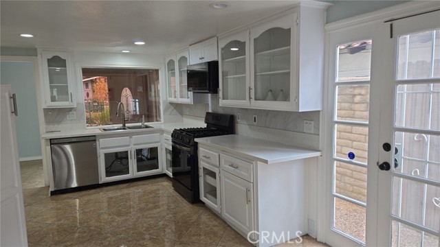 Detail Gallery Image 10 of 36 For 30658 Lakefront Dr, Agoura Hills,  CA 91301 - 4 Beds | 3 Baths