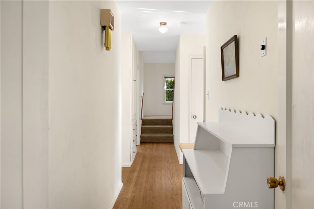 https://media.crmls.org/medias/1d6ed859-c8ca-4a10-9d8b-fb506e910cf3.jpg?preset=X-Large
