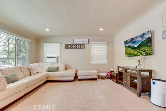 34510 Avenue B, Yucaipa CA: https://media.crmls.org/medias/1d6f946b-bbef-49d2-a361-1dacdb345dd8.jpg