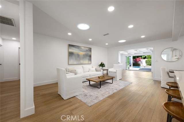270 Cecil Place, Costa Mesa CA: https://media.crmls.org/medias/1d6ffd35-b8e3-4292-9741-76b0d2eab121.jpg