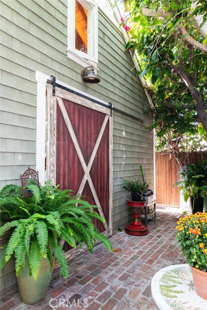 Detail Gallery Image 9 of 39 For 220 29th St, Hermosa Beach,  CA 90254 - 4 Beds | 2 Baths