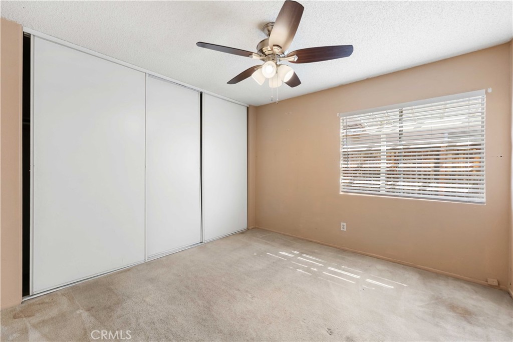 https://media.crmls.org/medias/1d7028e4-5e29-40e6-8b67-efbdaa9c1701.jpg?preset=X-Large