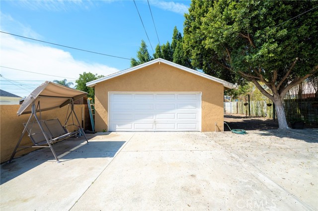 Detached garage