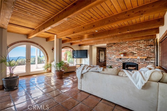 Detail Gallery Image 3 of 74 For 135 Loma Metisse Rd, Malibu,  CA 90265 - 5 Beds | 3/1 Baths