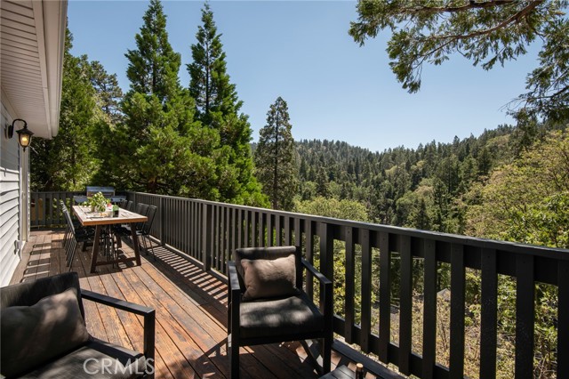 Detail Gallery Image 6 of 28 For 231 Crest Cir, Lake Arrowhead,  CA 92352 - 4 Beds | 2/1 Baths