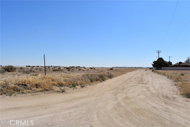 8000 W Lancaster Boulevard, Lancaster CA: https://media.crmls.org/medias/1d728156-b823-4096-be92-1319733a245c.jpg