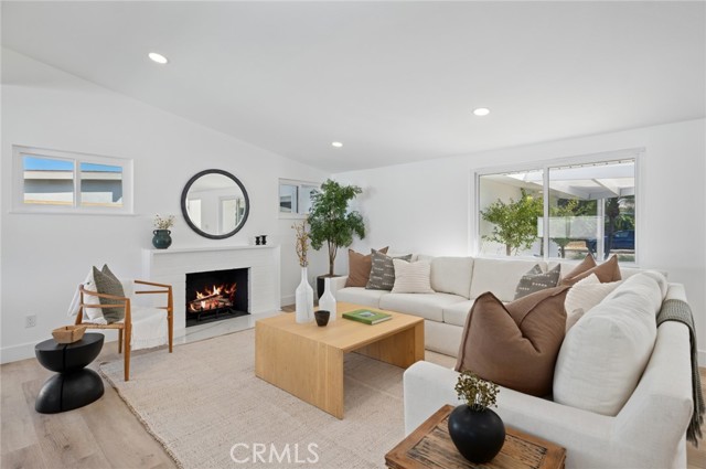 Detail Gallery Image 6 of 24 For 2355 Rutgers Dr, Costa Mesa,  CA 92626 - 4 Beds | 2 Baths