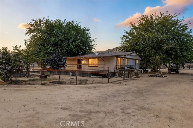 4333 Highway 33, New Cuyama CA: https://media.crmls.org/medias/1d73b63a-fea5-474a-a2ea-0fb64cce817e.jpg
