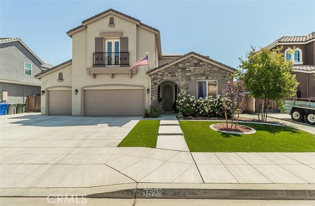 Detail Gallery Image 1 of 53 For 1523 N Ryan Ave, Clovis,  CA 93619 - 5 Beds | 4 Baths