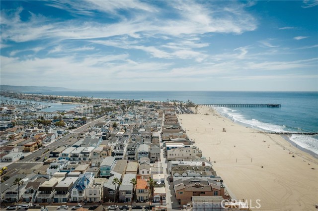 Detail Gallery Image 2 of 35 For 106 31st St, Newport Beach,  CA 92663 - 5 Beds | 3 Baths