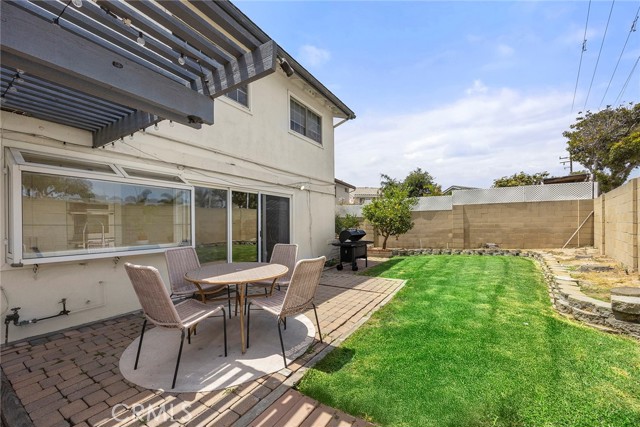 9461 Pier Drive, Huntington Beach CA: https://media.crmls.org/medias/1d7518e3-8c4d-4650-a399-1f101f430a7c.jpg