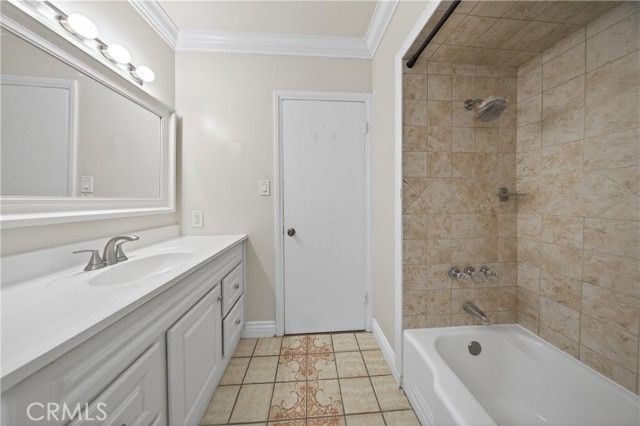 Detail Gallery Image 23 of 32 For 6906 Mclennan Ave, Lake Balboa,  CA 91406 - 3 Beds | 3 Baths