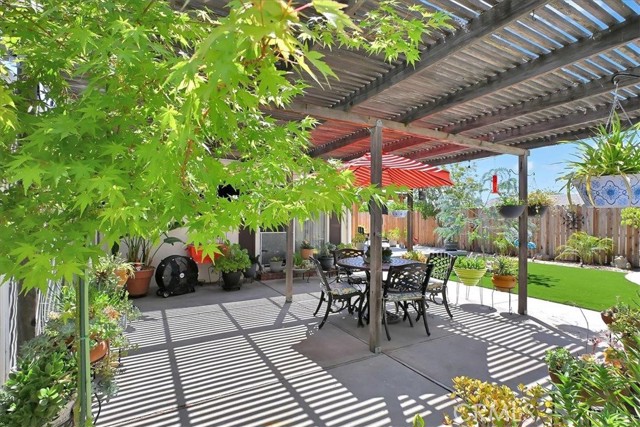 1986 14th Street, Olivehurst CA: https://media.crmls.org/medias/1d752f0d-4586-4c95-a53d-ff41ea1c2065.jpg