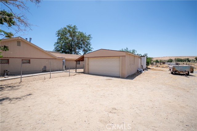 22731 Bryman Road, Oro Grande CA: https://media.crmls.org/medias/1d758a9f-95e0-4e4d-af92-db730c22ac88.jpg