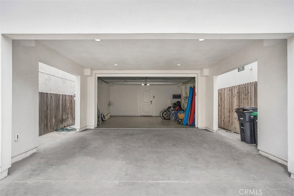 https://media.crmls.org/medias/1d75cd93-ec9b-431f-849c-3bd9207969d2.jpg?preset=X-Large