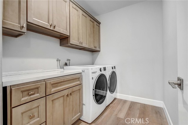 Detail Gallery Image 23 of 32 For 1277 S Beverly Glen Bld #303,  Los Angeles,  CA 90024 - 2 Beds | 2/1 Baths