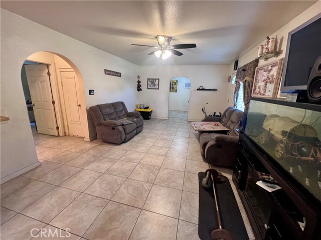 Detail Gallery Image 8 of 23 For 548 Julie St, Colton,  CA 92324 - 4 Beds | 2 Baths