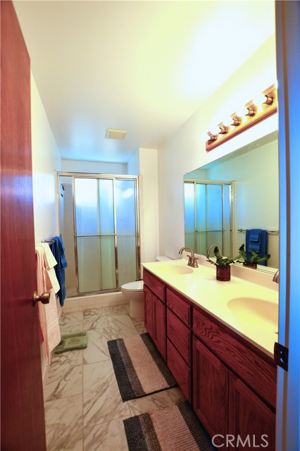 Detail Gallery Image 9 of 13 For 2 Kevin Ct, Chico,  CA 95928 - 3 Beds | 2 Baths
