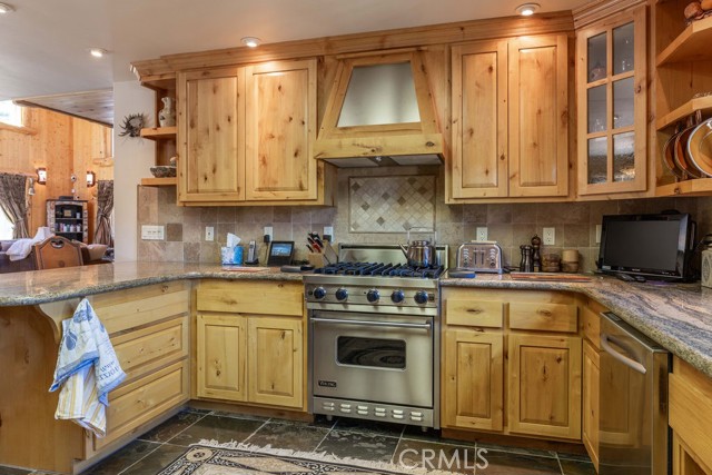 625 Cedar Glen Drive, Big Bear City CA: https://media.crmls.org/medias/1d789f45-df6b-4989-9ff1-7b6c55f3efba.jpg
