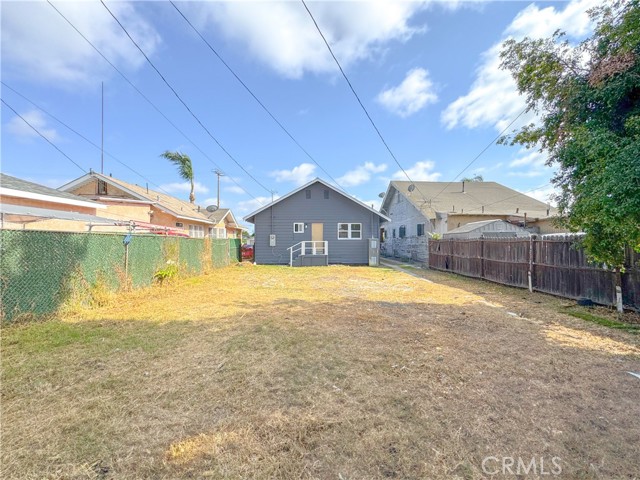 127 E 65th Street, Los Angeles CA: https://media.crmls.org/medias/1d7a2042-9bbd-48e7-9ad5-6ab8c149bb40.jpg