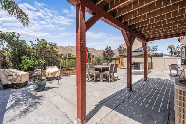 Detail Gallery Image 18 of 21 For 10701 Breezy Meadow Dr, Moreno Valley,  CA 92557 - 4 Beds | 3 Baths