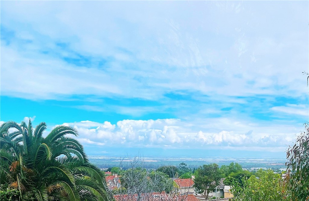 https://media.crmls.org/medias/1d7a43f7-1e5a-4ca5-8956-f66fb06233d3.jpg?preset=X-Large