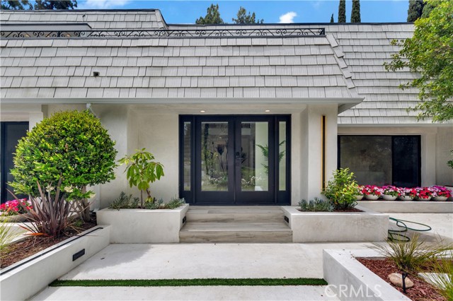 Detail Gallery Image 2 of 58 For 17438 Sumiya Dr, Encino,  CA 91316 - 4 Beds | 3/1 Baths