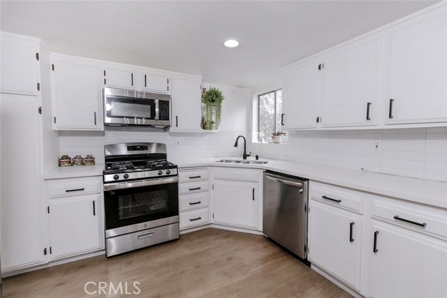 Detail Gallery Image 16 of 27 For 2850 Montrose Ave #6,  La Crescenta,  CA 91214 - 3 Beds | 3 Baths