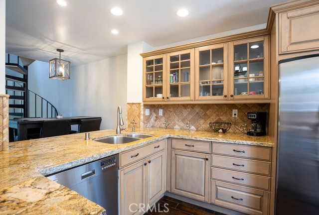 Detail Gallery Image 3 of 25 For 23930 Arroyo Park Dr #111,  Valencia,  CA 91355 - 2 Beds | 2 Baths