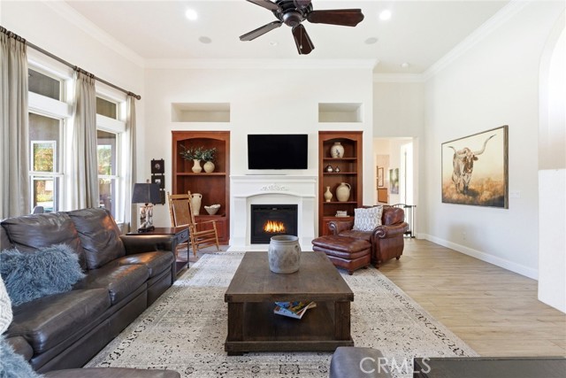 Detail Gallery Image 13 of 66 For 170 W Pioneer Way, Hanford,  CA 93230 - 4 Beds | 3 Baths