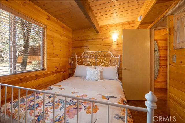 Detail Gallery Image 17 of 38 For 1216 Aspen Dr, Big Bear Lake,  CA 92315 - 3 Beds | 2 Baths