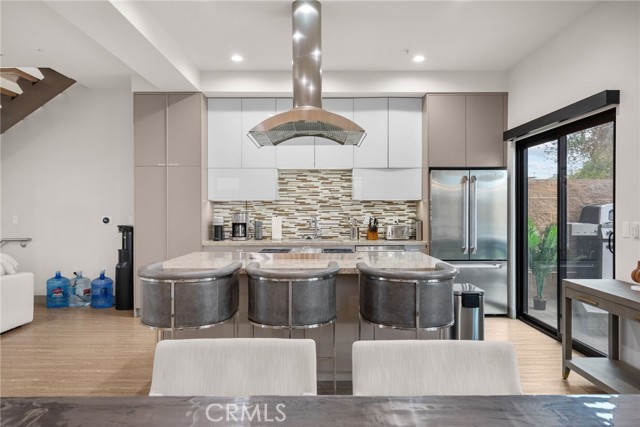 Detail Gallery Image 15 of 37 For 18703 Redwing St, Tarzana,  CA 91356 - 3 Beds | 2/1 Baths