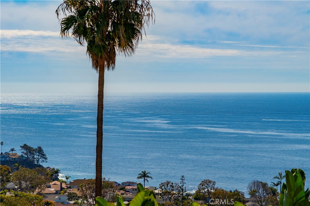 https://media.crmls.org/medias/1d7f791e-6823-4130-b333-ea30902f4d0a.jpg?preset=X-Large