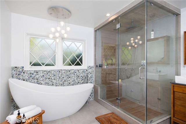 Detail Gallery Image 19 of 53 For 1430 La Perla Ave, Long Beach,  CA 90815 - 4 Beds | 3/1 Baths