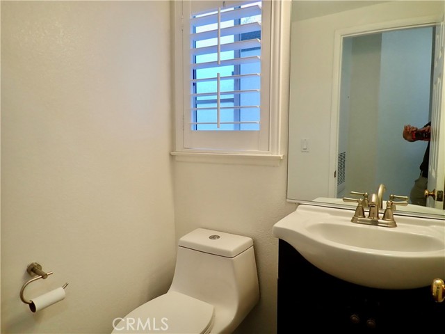 Detail Gallery Image 7 of 18 For 5423 Spanish Oak Ln a,  Oak Park,  CA 91377 - 2 Beds | 2/1 Baths