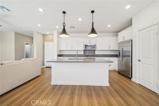 Detail Gallery Image 10 of 64 For 16233 Lozano St #2,  Fontana,  CA 92336 - 3 Beds | 2/1 Baths