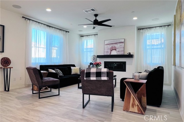 45617 6th E Street, Lancaster CA: https://media.crmls.org/medias/1d7fe2bf-6872-414b-8360-b697d9f00e71.jpg