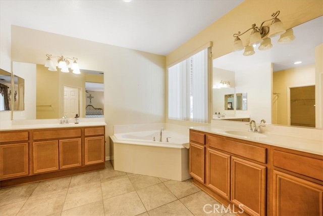 19247 Mountain Shadow Lane, Perris CA: https://media.crmls.org/medias/1d803e5f-6b4b-42a9-945c-63f97f8419e3.jpg