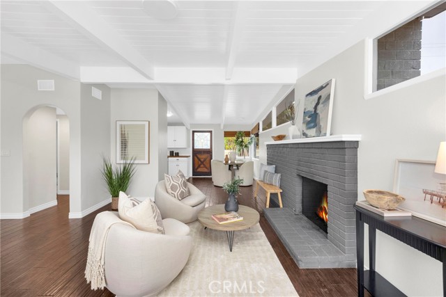 9 W Avenida Cornelio, San Clemente CA: https://media.crmls.org/medias/1d80e32d-ca13-414c-87a4-98945a9e2dd2.jpg