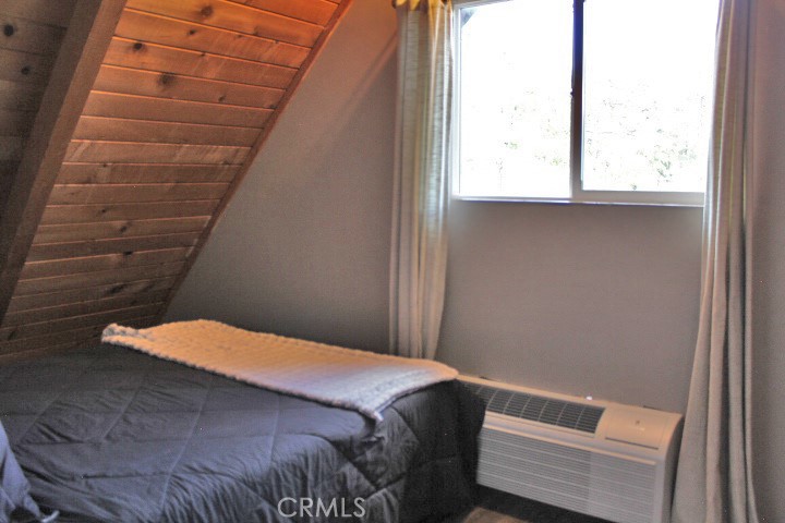 https://media.crmls.org/medias/1d819015-6891-4758-9a4a-57b69cdb72a9.jpg?preset=X-Large