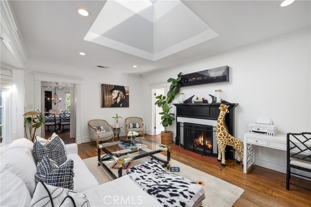 Detail Gallery Image 5 of 43 For 5306 Norwich Ave, Sherman Oaks,  CA 91411 - 3 Beds | 2 Baths