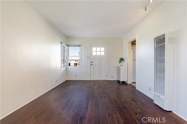 Detail Gallery Image 3 of 32 For 1812 Ocean Dr, Manhattan Beach,  CA 90266 - 2 Beds | 1 Baths