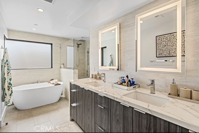 Detail Gallery Image 6 of 7 For 1610 Loma Dr, Hermosa Beach,  CA 90254 - 4 Beds | 4 Baths